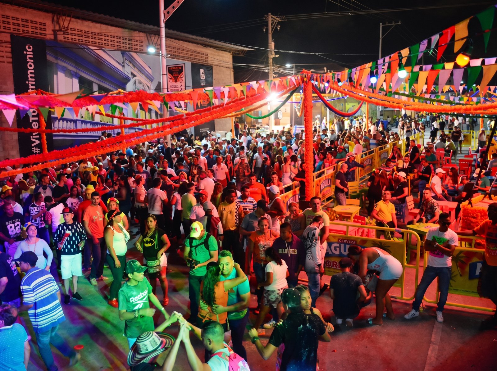 Baila la Calle en la Carrera 50: La Mayor Fiesta de Pista Abierta y Gastronomía del Carnaval